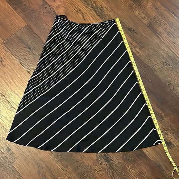 The Limited 100% Silk Assymetrical skirt size 2 - Picture 7 of 8